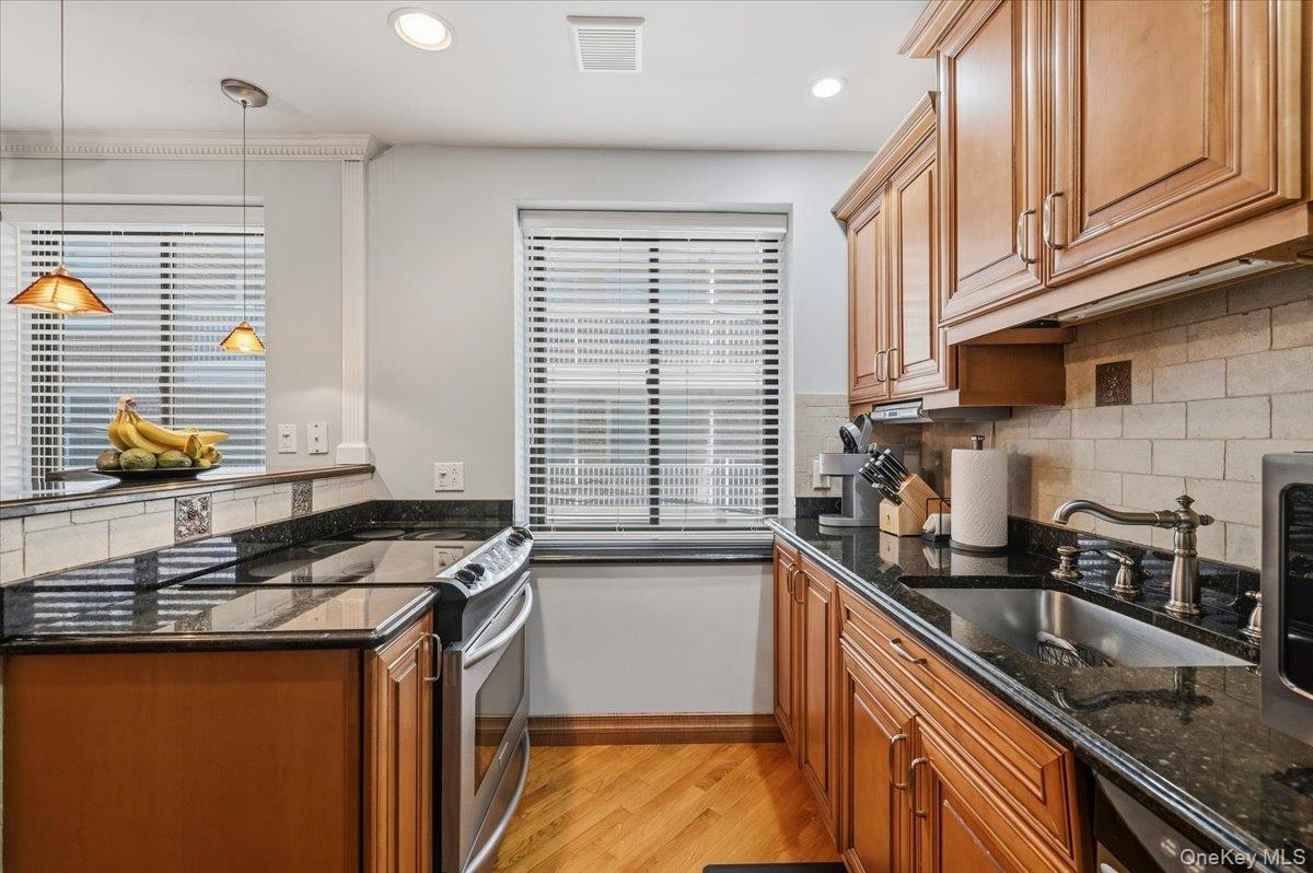 425 Shore Road, Unit 2D Long Beach, NY 11561 - Photo 9 of 32 Gallery Image 9