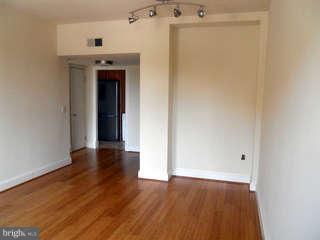 1673 Park Road Northwest, Unit 206 Washington, DC 20010 - Photo 4 of 18 Living Room