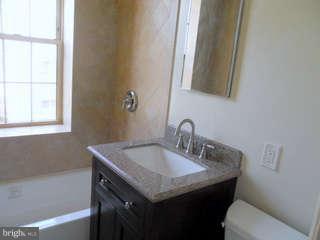 1673 Park Road Northwest, Unit 206 Washington, DC 20010 - Photo 10 of 18 Bath