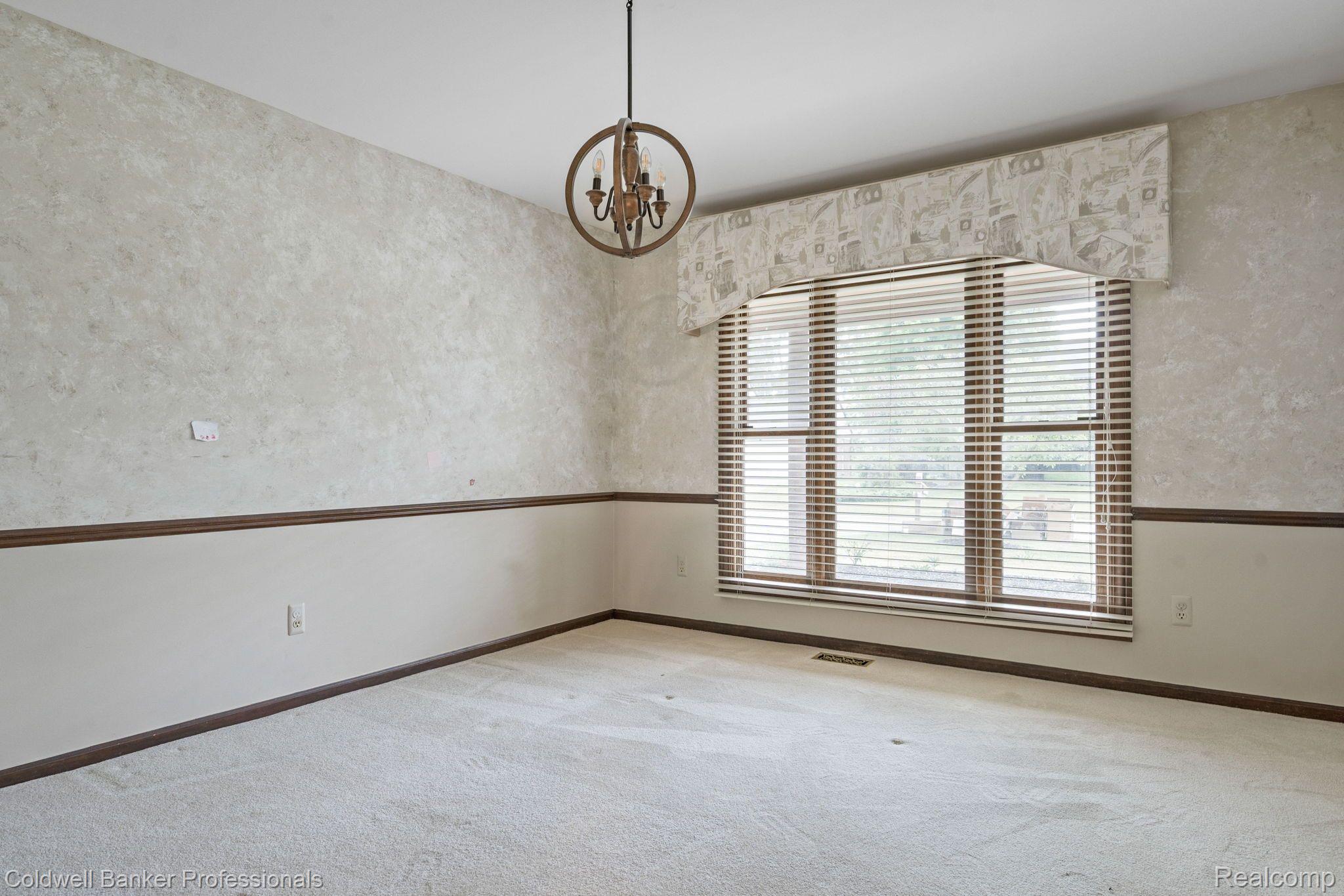 2464 Kimberly Fair Street Rochester, MI 48309 - Photo 15 of 36 Dining room