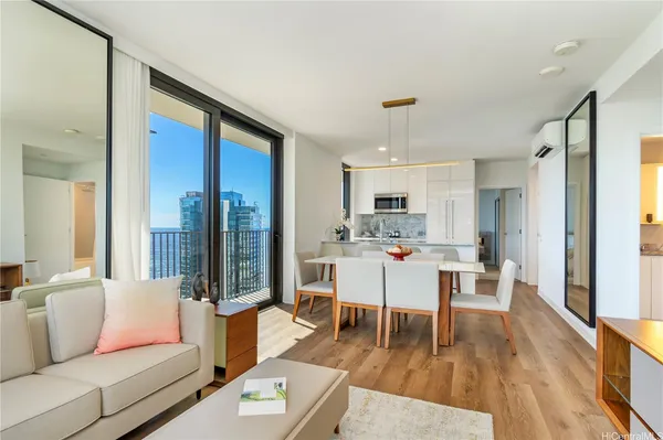$5,600 | 987 Queen Street, Unit 3714, Honolulu, HI 96814