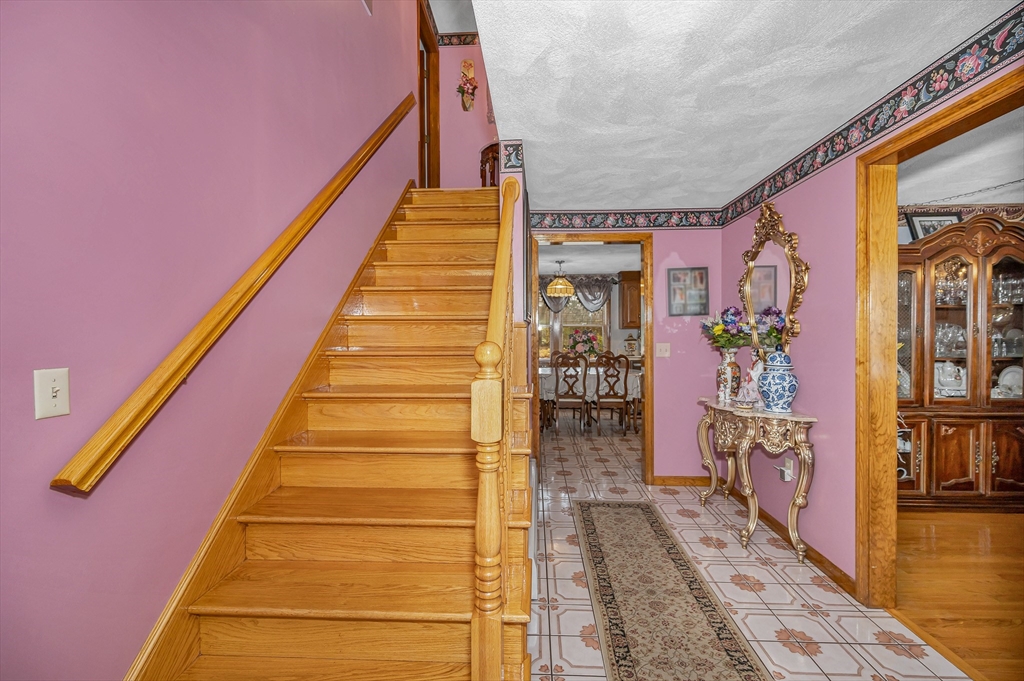 80 Sesame Street Tewksbury, MA 01876 - Photo 2 of 39