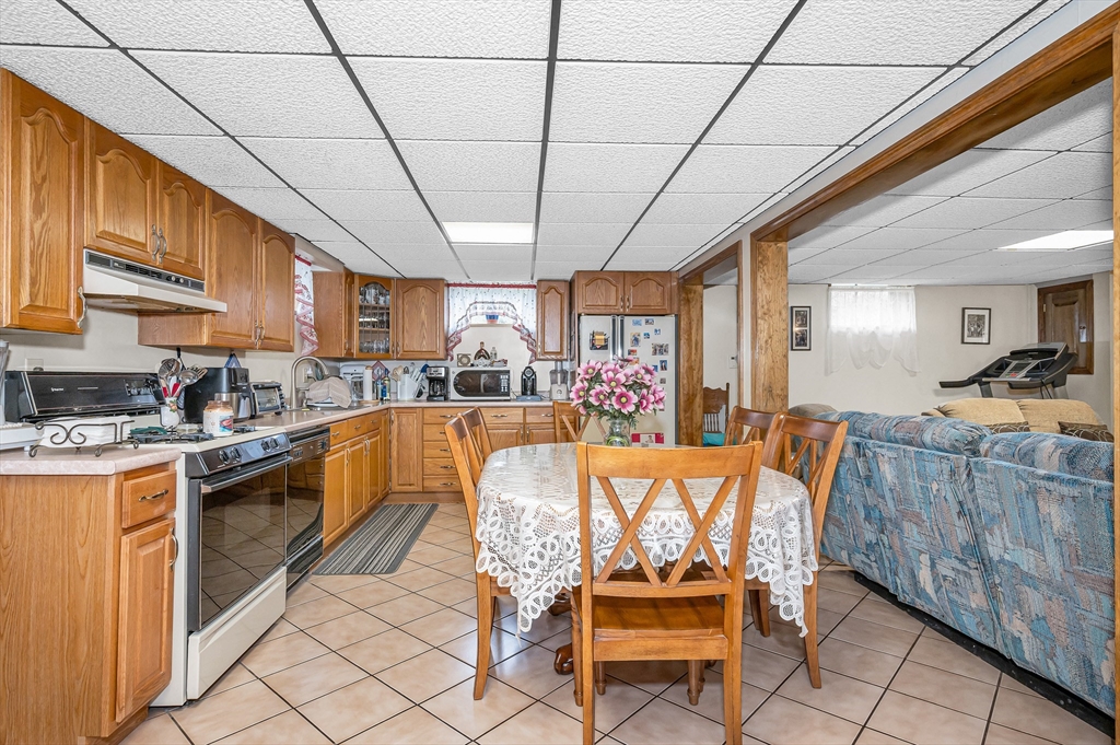 80 Sesame Street Tewksbury, MA 01876 - Photo 27 of 39