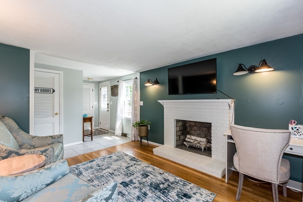 6 Old Farm Road Mansfield, MA 02048 - Photo 5 of 34 Gallery Image 5