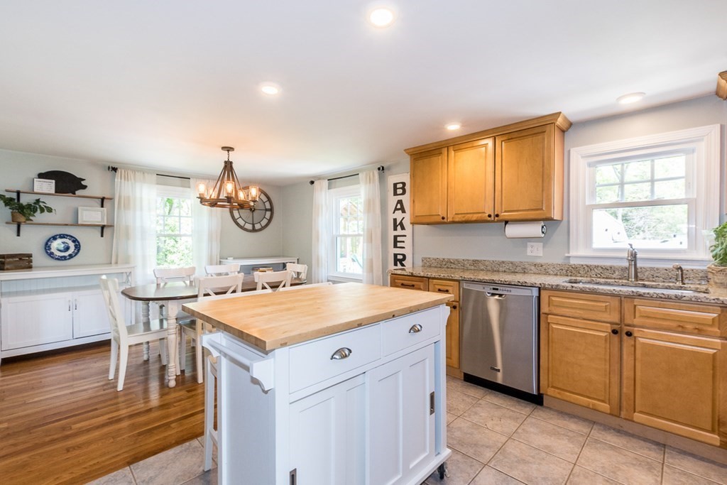 6 Old Farm Road Mansfield, MA 02048 - Photo 7 of 34 Gallery Image 7