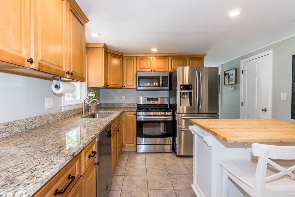 6 Old Farm Road Mansfield, MA 02048 - Photo 8 of 34 Gallery Image 8