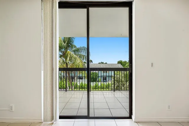 $2,295 | 2707 Northeast 14th Street Causeway, Unit 305, Pompano Beach, FL 33062