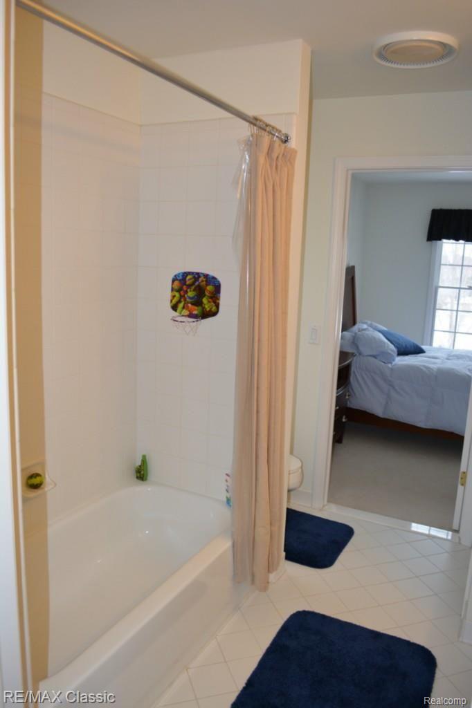 44548 Spring Hill Road Northville, MI 48168 - Photo 43 of 52 Jack & Jill Bath.jpg