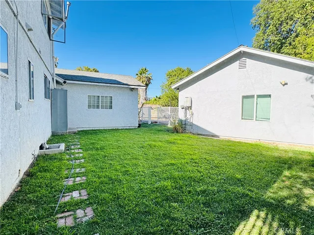 a view of a backyard with plants and a backyard