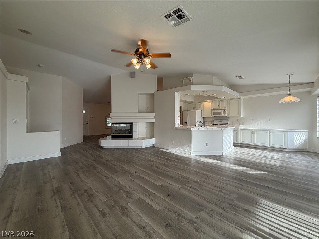 3900 Diamond Ridge Street Las Vegas, NV 89129 - Photo 6 of 19 Gallery Image 6