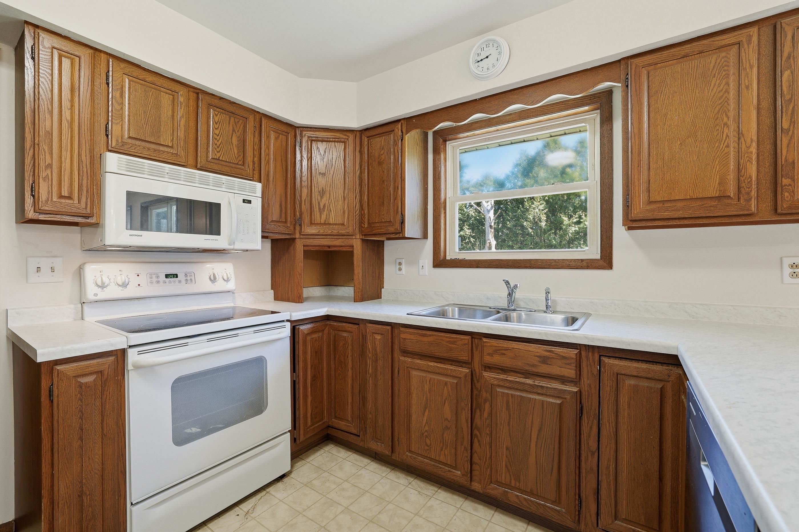 1835 Edgewood Lane Stevens Point, WI 54482 - Photo 11 of 52