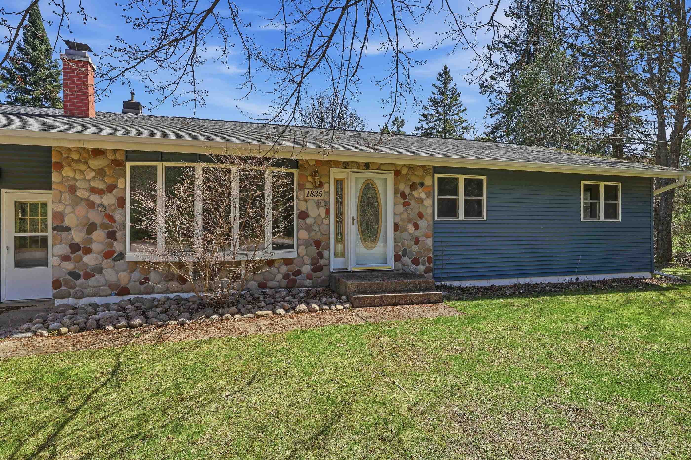 1835 Edgewood Lane Stevens Point, WI 54482 - Photo 3 of 52