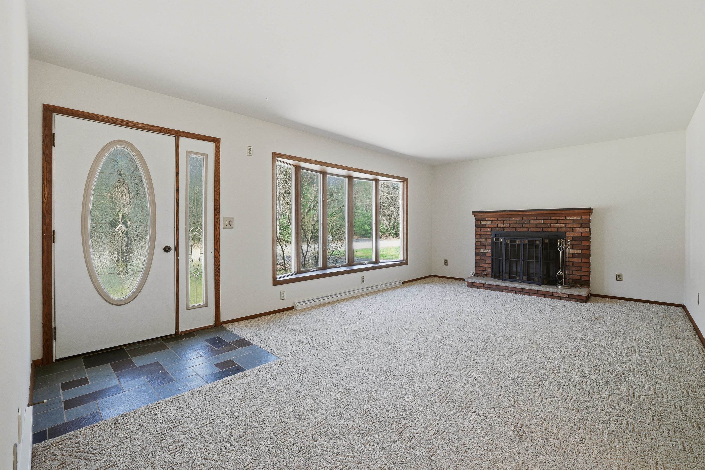 1835 Edgewood Lane Stevens Point, WI 54482 - Photo 4 of 52