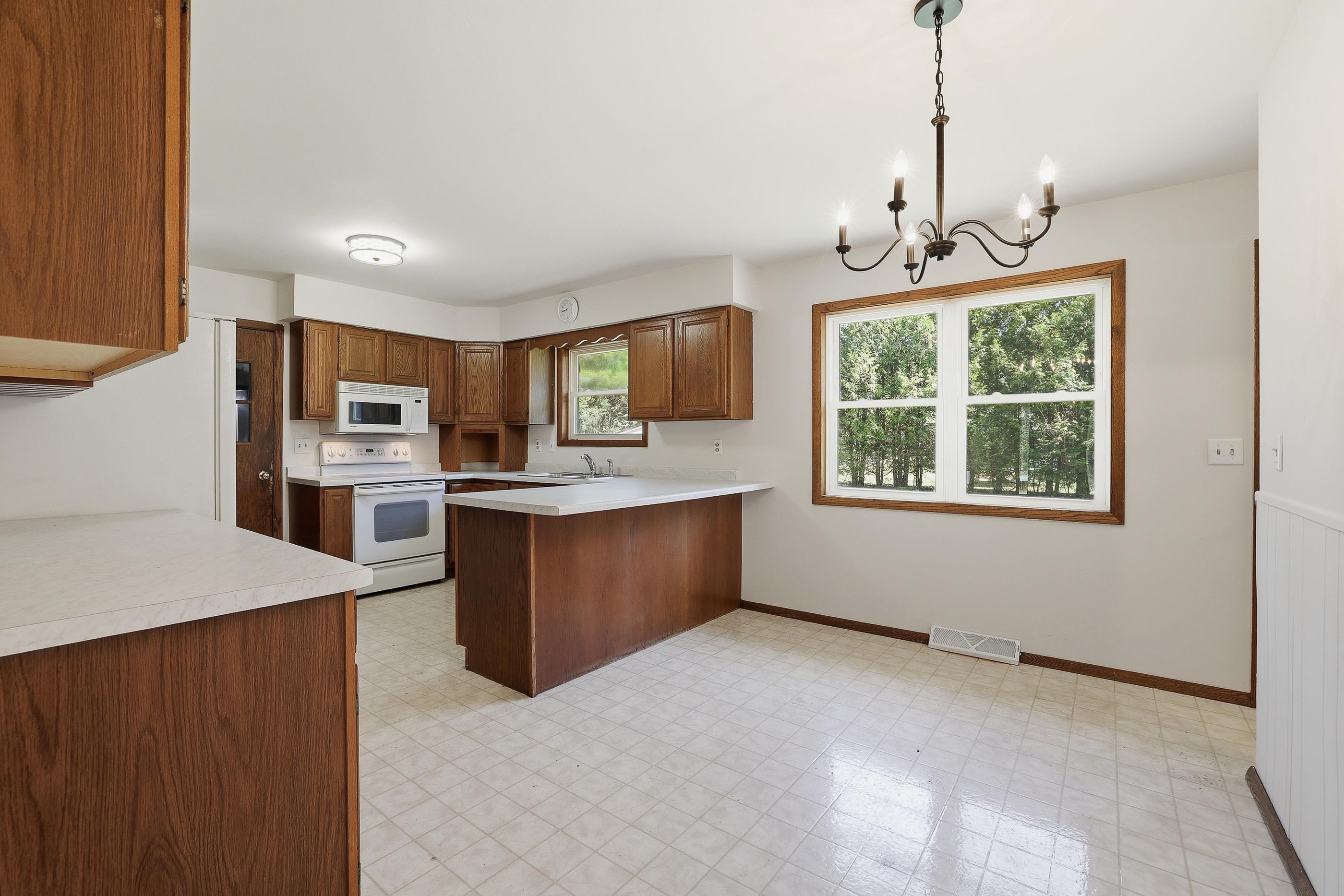 1835 Edgewood Lane Stevens Point, WI 54482 - Photo 8 of 52