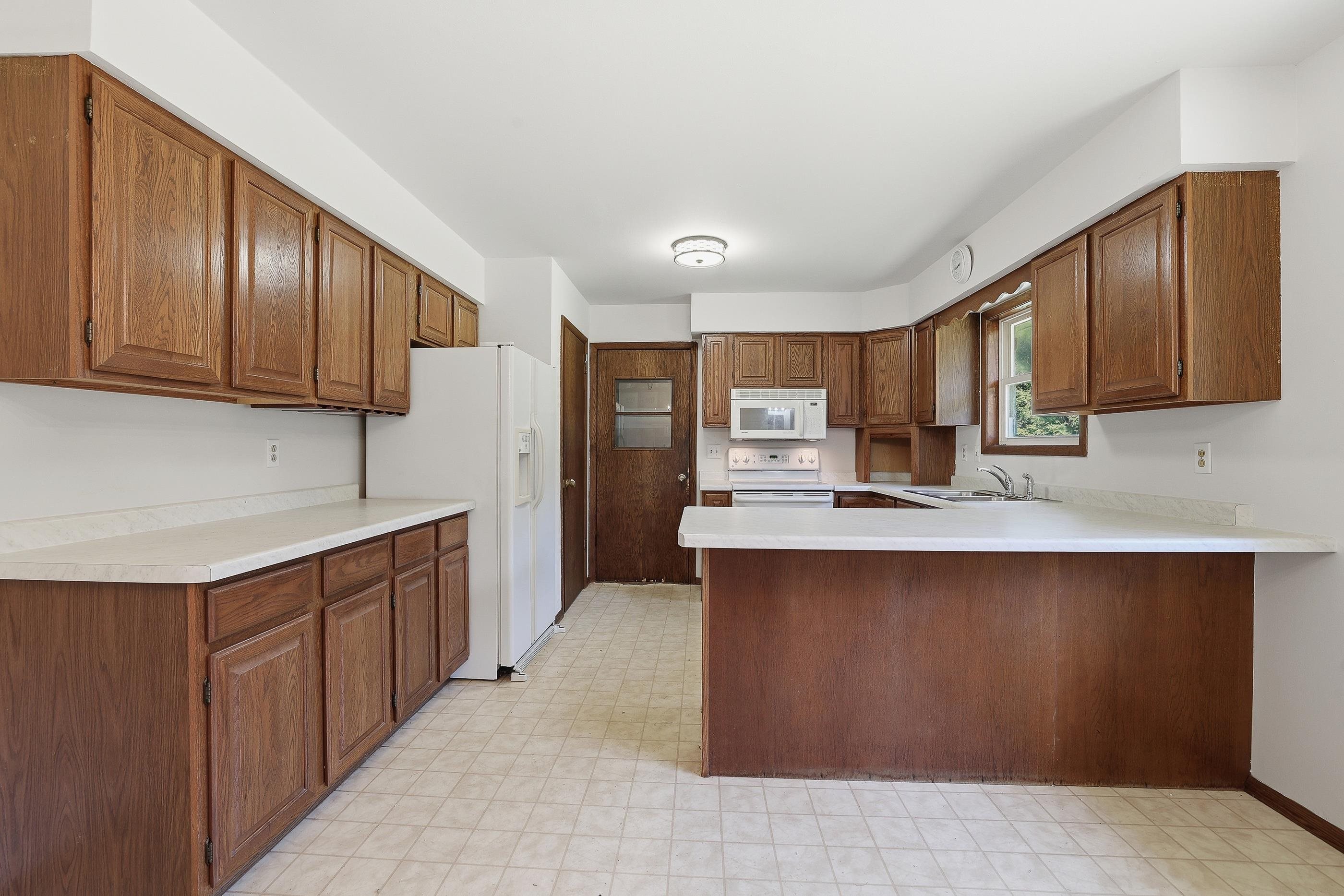 1835 Edgewood Lane Stevens Point, WI 54482 - Photo 9 of 52