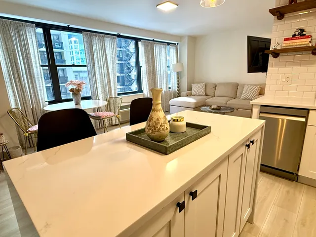 $2,500 | 850 North Dewitt Place, Unit 7F, Chicago, IL 60611