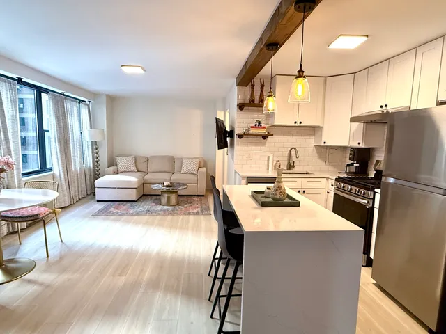 $2,500 | 850 North Dewitt Place, Unit 7F, Chicago, IL 60611