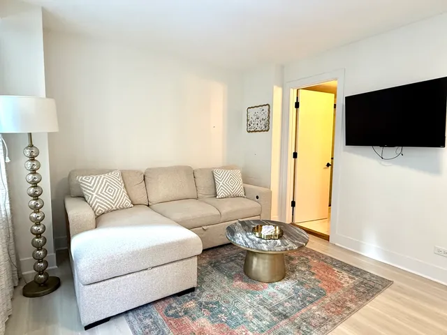 $2,500 | 850 North Dewitt Place, Unit 7F, Chicago, IL 60611