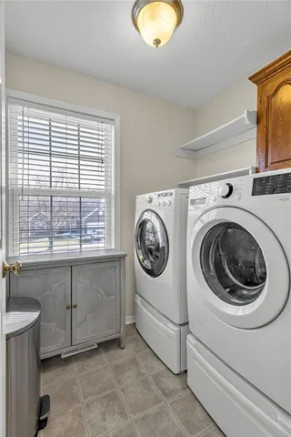 $469,500 | 10916 North Oxford Avenue, Kansas City, MO 64157