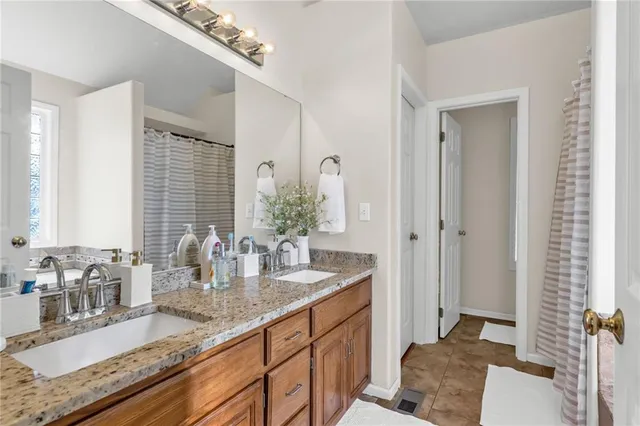 $469,500 | 10916 North Oxford Avenue, Kansas City, MO 64157