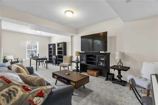 $469,500 | 10916 North Oxford Avenue, Kansas City, MO 64157