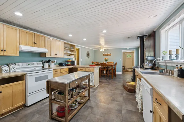 $419,900 | 860 Golden Hollow Road, Dixon Springs, TN 37057