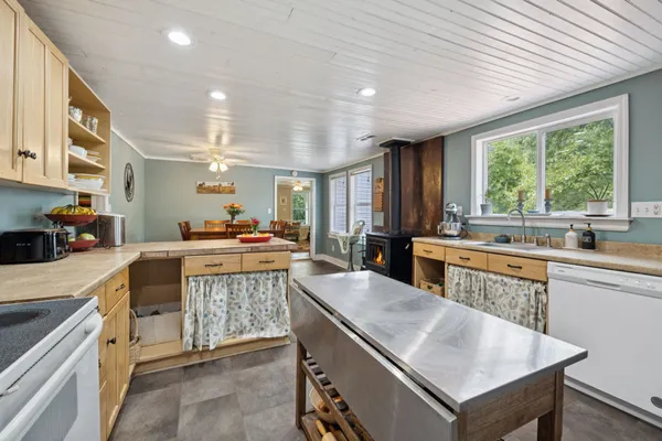 $419,900 | 860 Golden Hollow Road, Dixon Springs, TN 37057