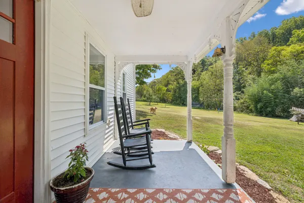 $419,900 | 860 Golden Hollow Road, Dixon Springs, TN 37057