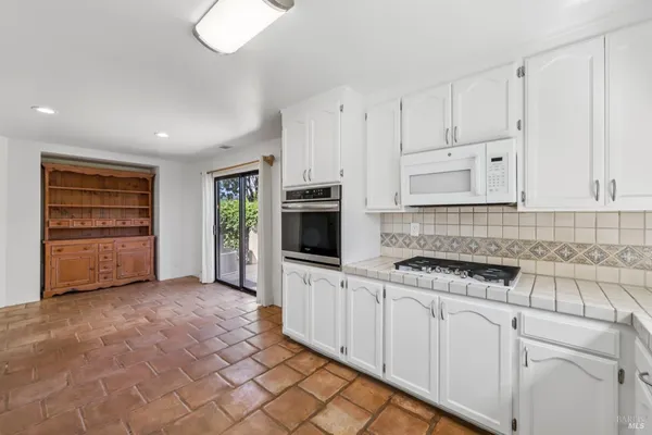 $759,000 | 424 La Quinta Lane, Sonoma, CA 95476