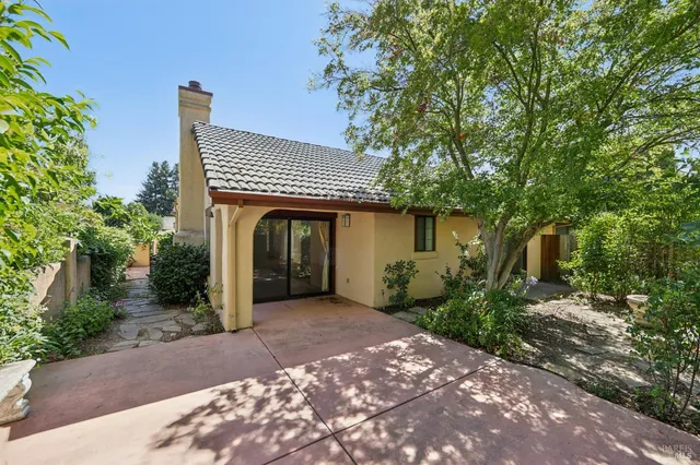 $759,000 | 424 La Quinta Lane, Sonoma, CA 95476