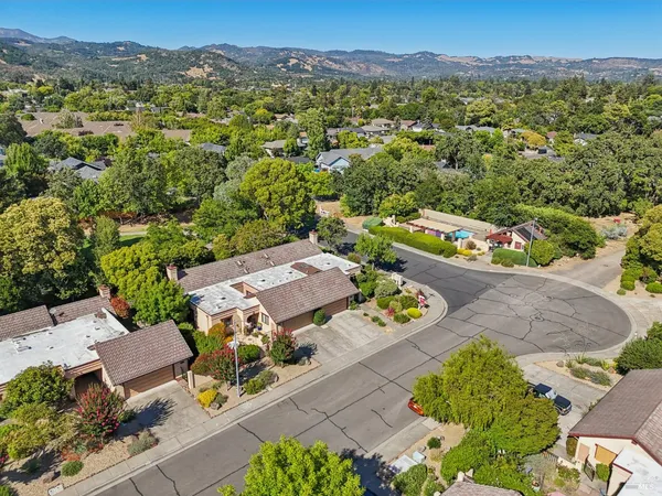 $759,000 | 424 La Quinta Lane, Sonoma, CA 95476
