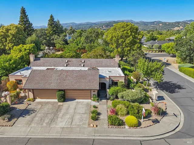 $759,000 | 424 La Quinta Lane, Sonoma, CA 95476