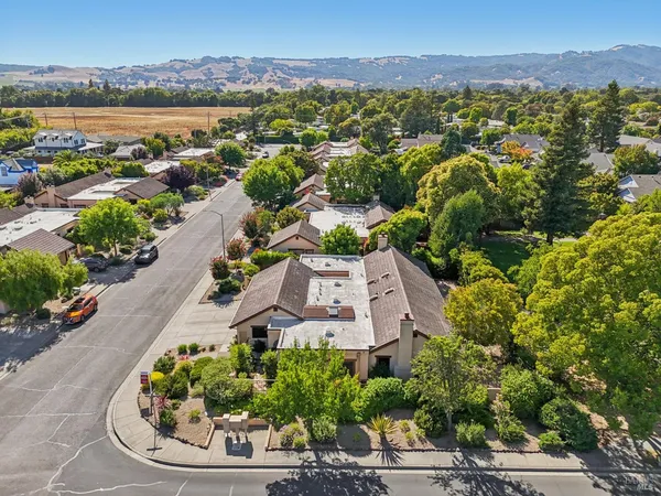 $759,000 | 424 La Quinta Lane, Sonoma, CA 95476
