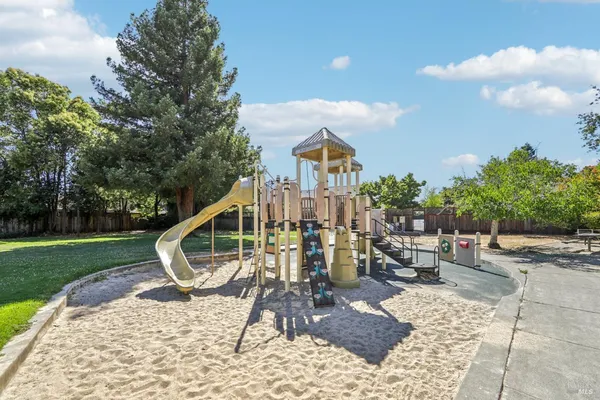 $759,000 | 424 La Quinta Lane, Sonoma, CA 95476