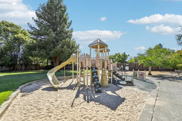 $759,000 | 424 La Quinta Lane, Sonoma, CA 95476