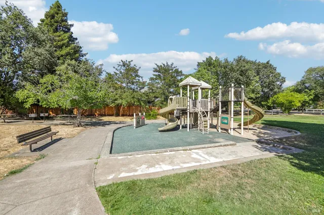 $759,000 | 424 La Quinta Lane, Sonoma, CA 95476