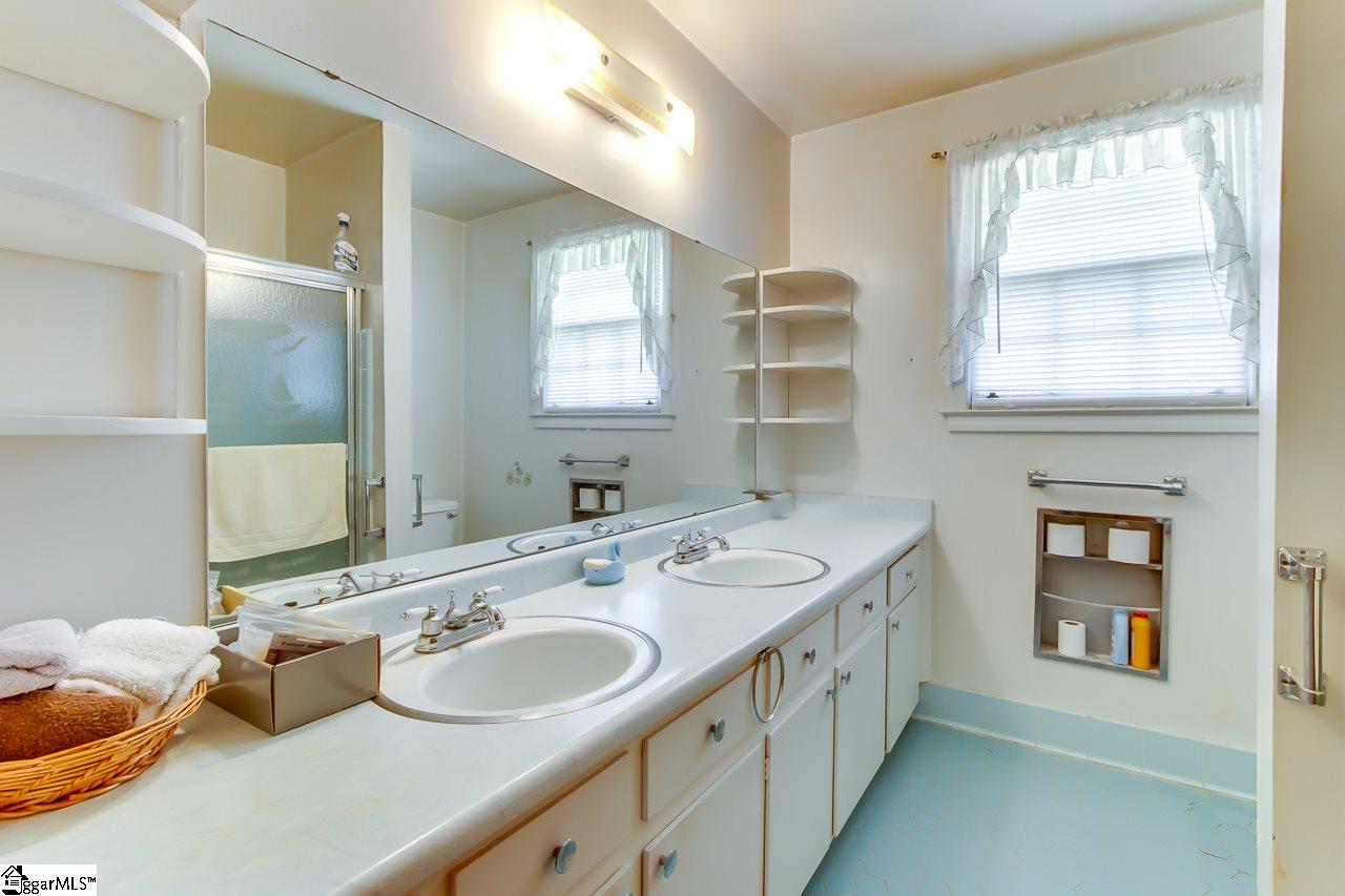 8 Piney Road Greenville, SC 29611 - Photo 16 of 25 Gallery Image 16