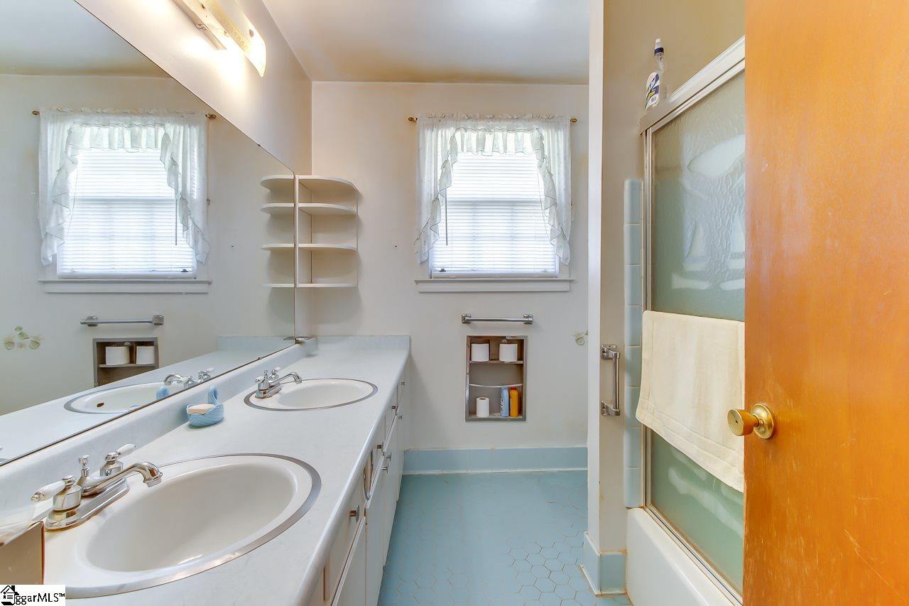8 Piney Road Greenville, SC 29611 - Photo 17 of 25 Gallery Image 17