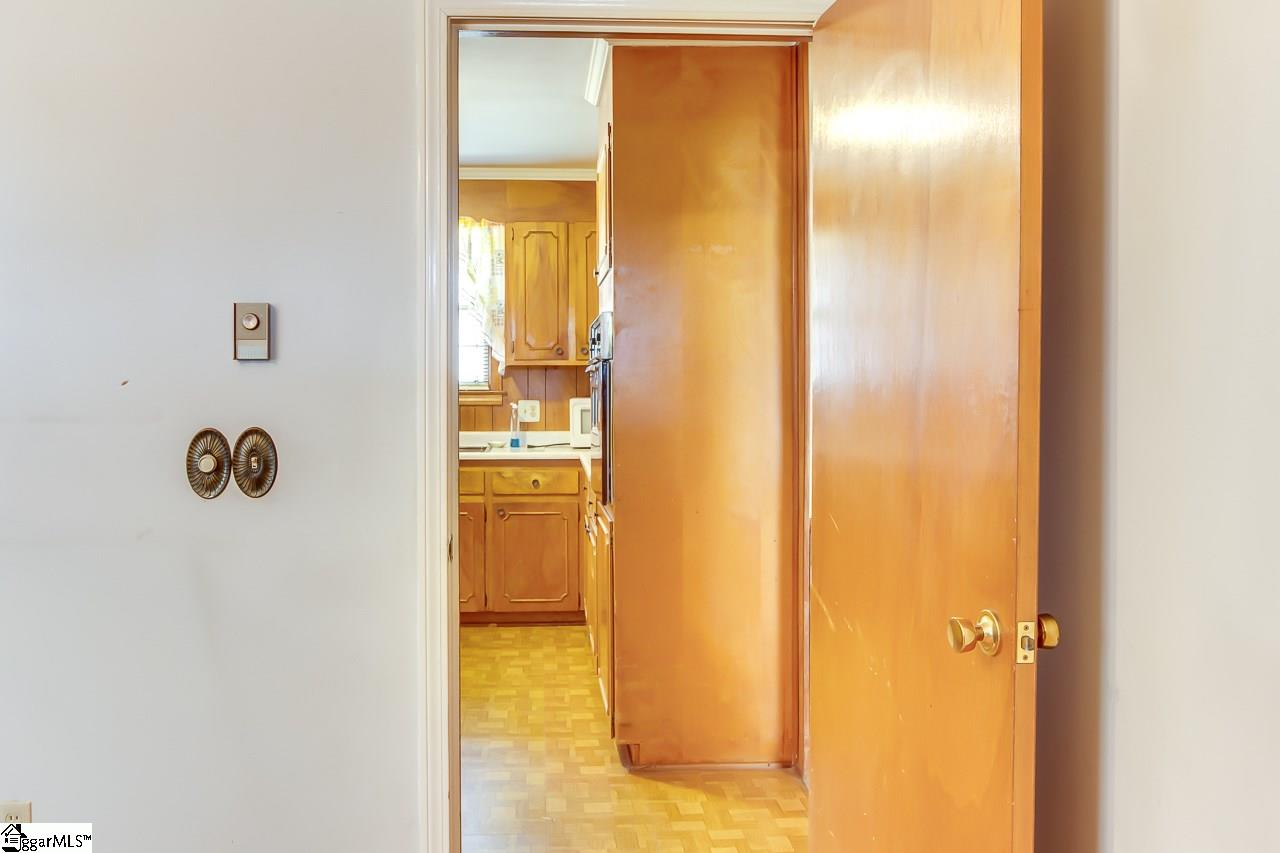 8 Piney Road Greenville, SC 29611 - Photo 4 of 25 Gallery Image 4