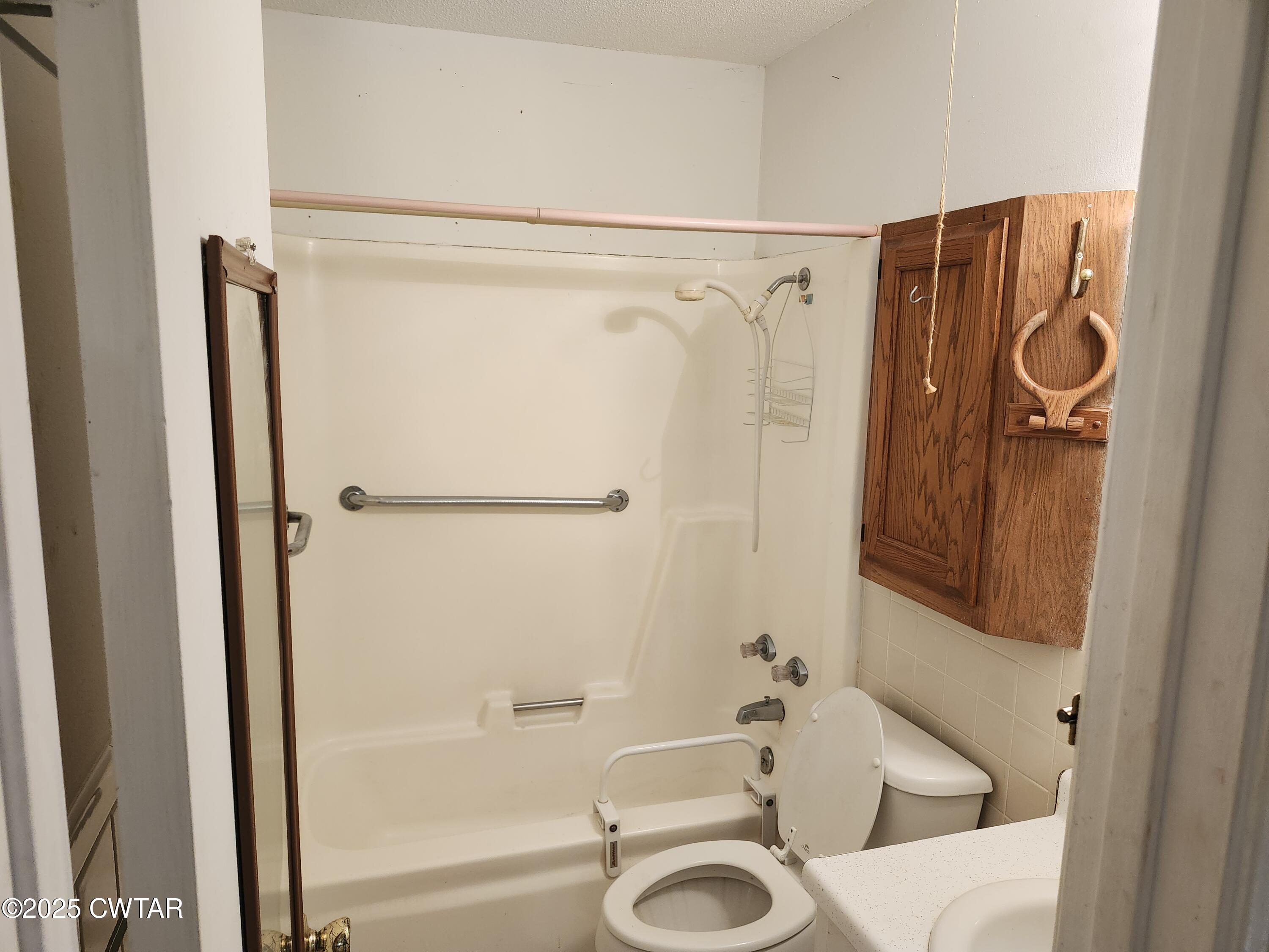 705 George Street Trenton, TN 38382 - Photo 6 of 15 a bathroom with a tub and a sink