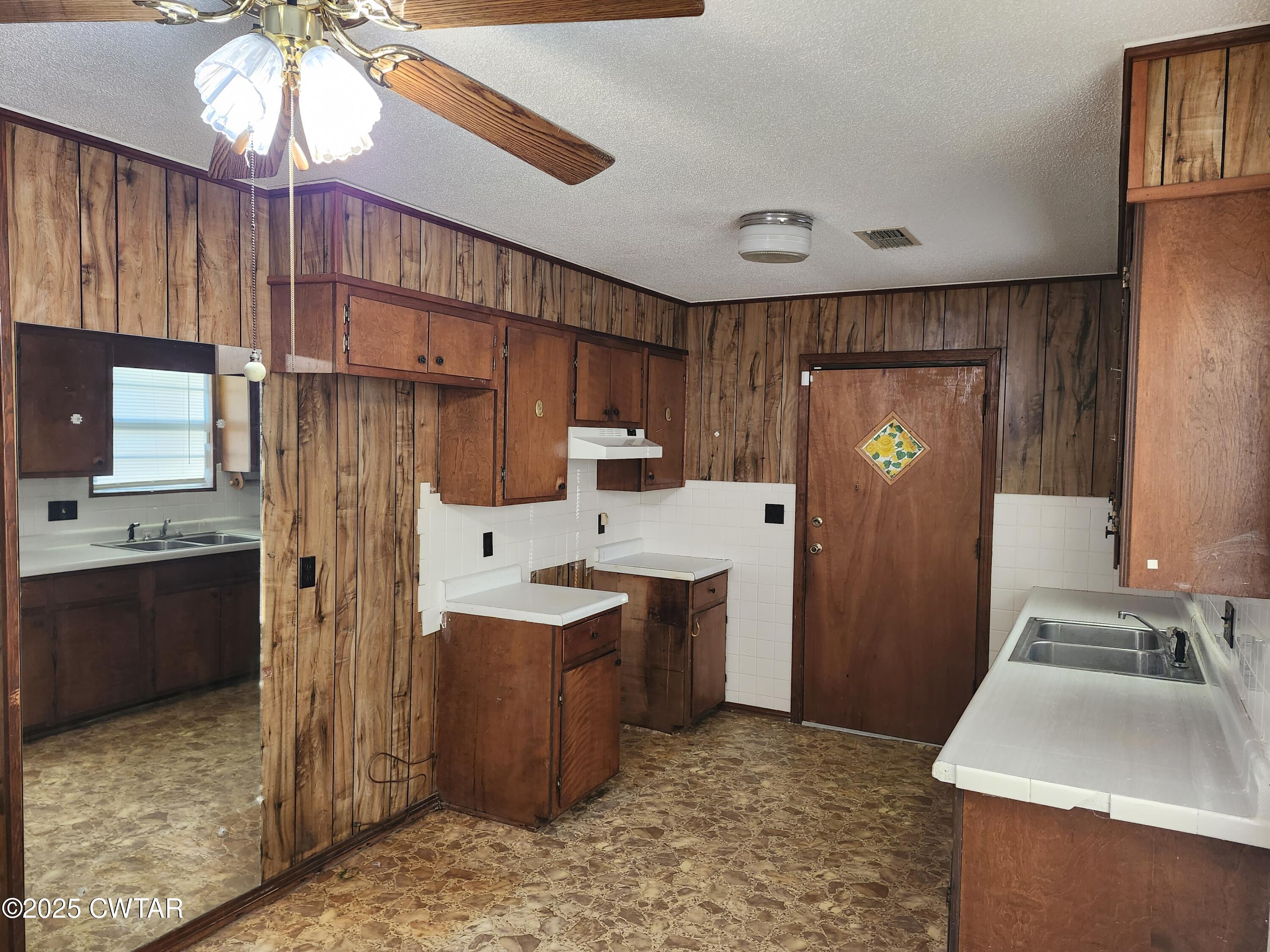 705 George Street Trenton, TN 38382 - Photo 10 of 15 a kitchen with stainless steel appliances granite countertop a sink a stove and a refrigerator