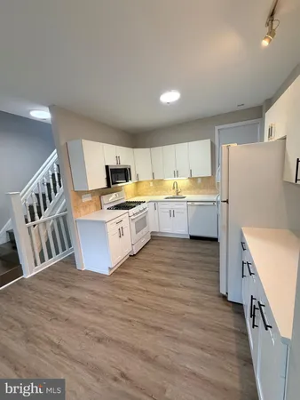 $2,000 | 2917 West Girard Avenue, Unit SECOND, Philadelphia, PA 19130