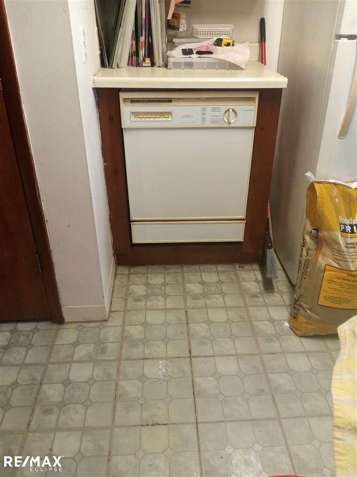 22840 Tuscany Avenue Eastpointe, MI 48021 - Photo 17 of 19 50039835-16.JPG