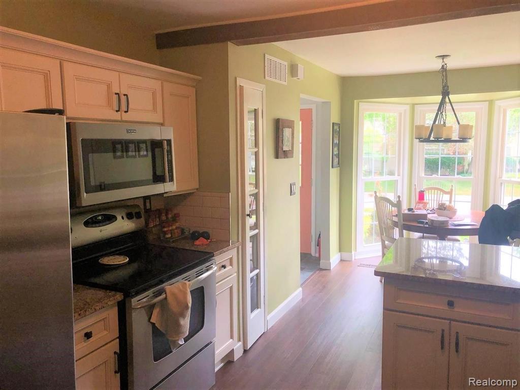1457 Lantern Lane Rochester Hills, MI 48306 - Photo 8 of 24