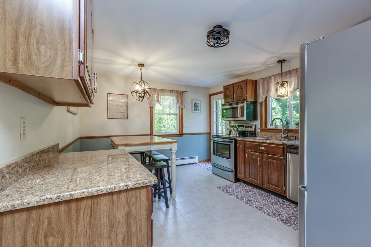 72 Brookdale Road Salem, NH 03079 - Photo 5 of 34