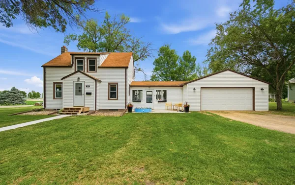 $189,900 | 301 6th Avenue Northeast, Mapleton, MN 56065