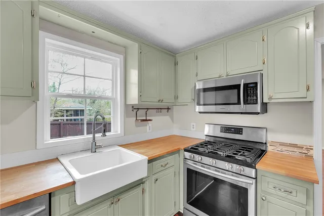 $261,000 | 304 North Isundega Street, Westminster, SC 29693