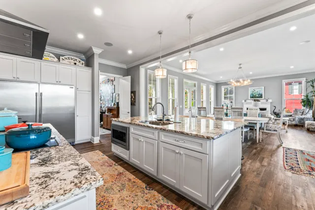 a view of entryway with a rug