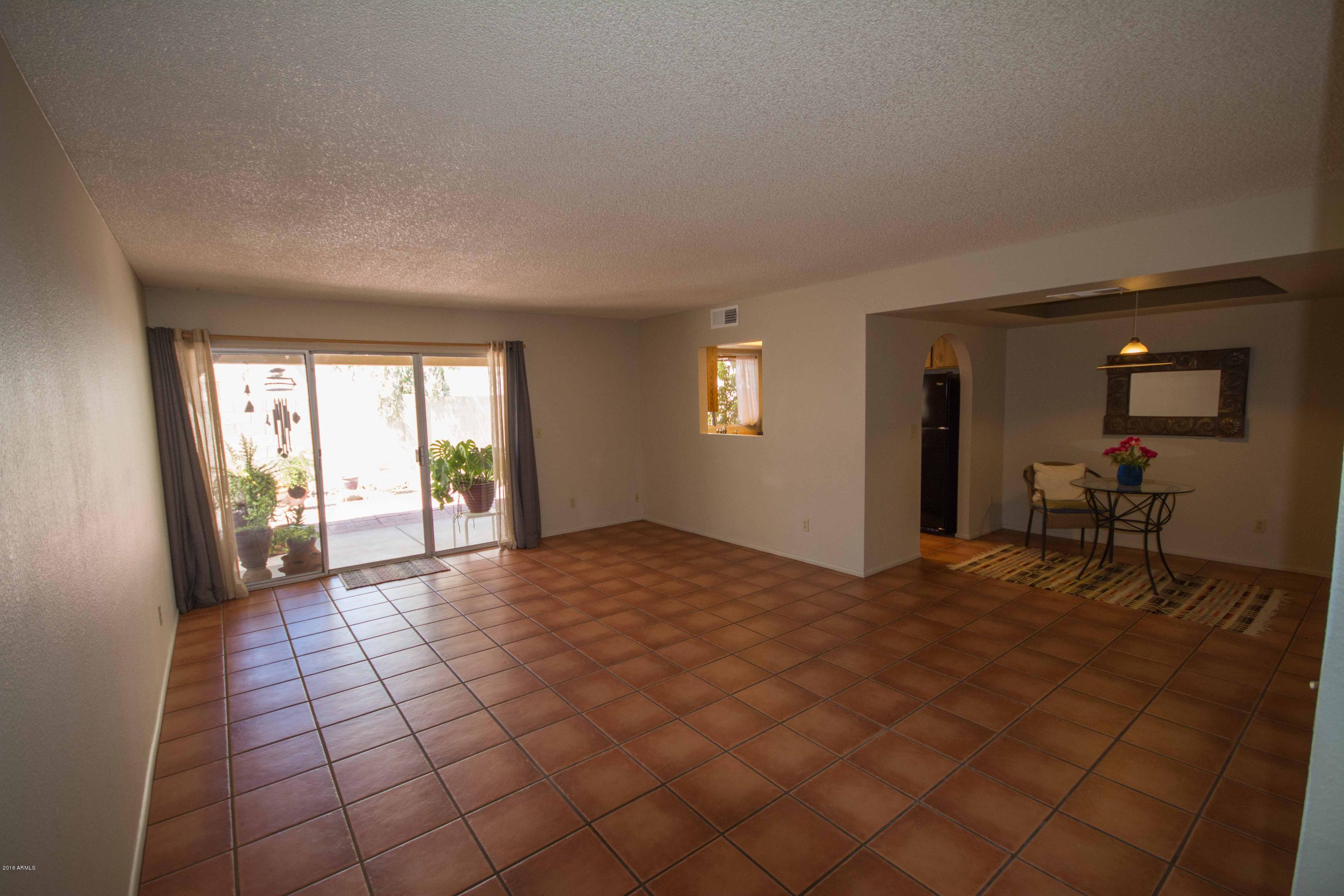 810 West Rice Drive Tempe, AZ 85283 - Photo 3 of 12 Living room