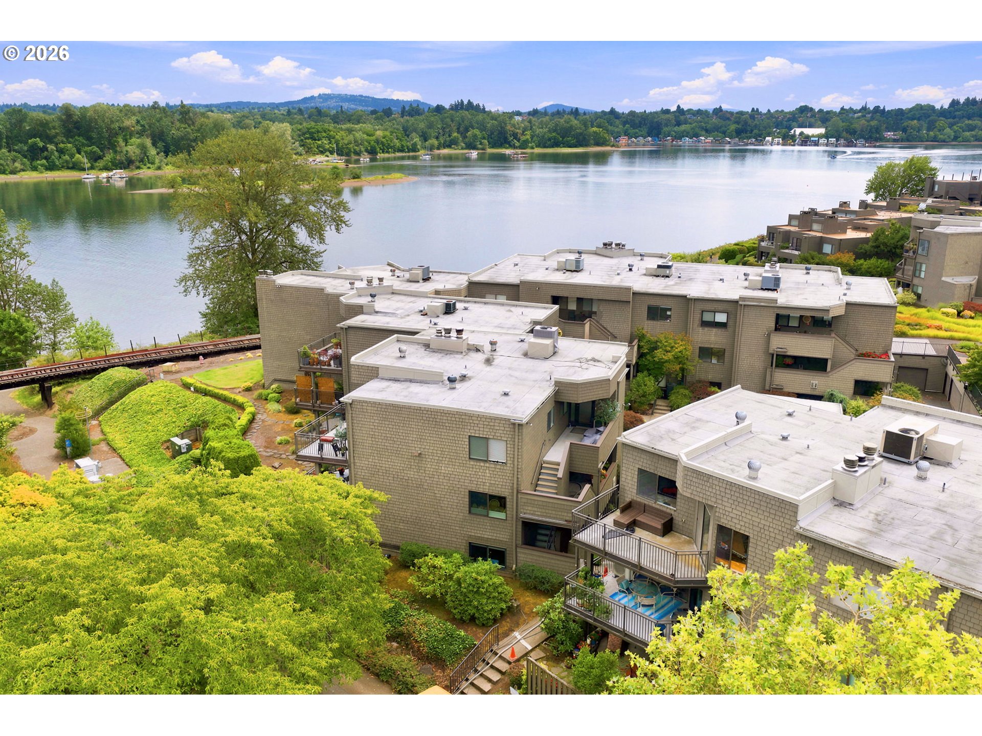 5620 South Riverside Lane, Unit 1 Portland, OR 97239 - Photo 42 of 45